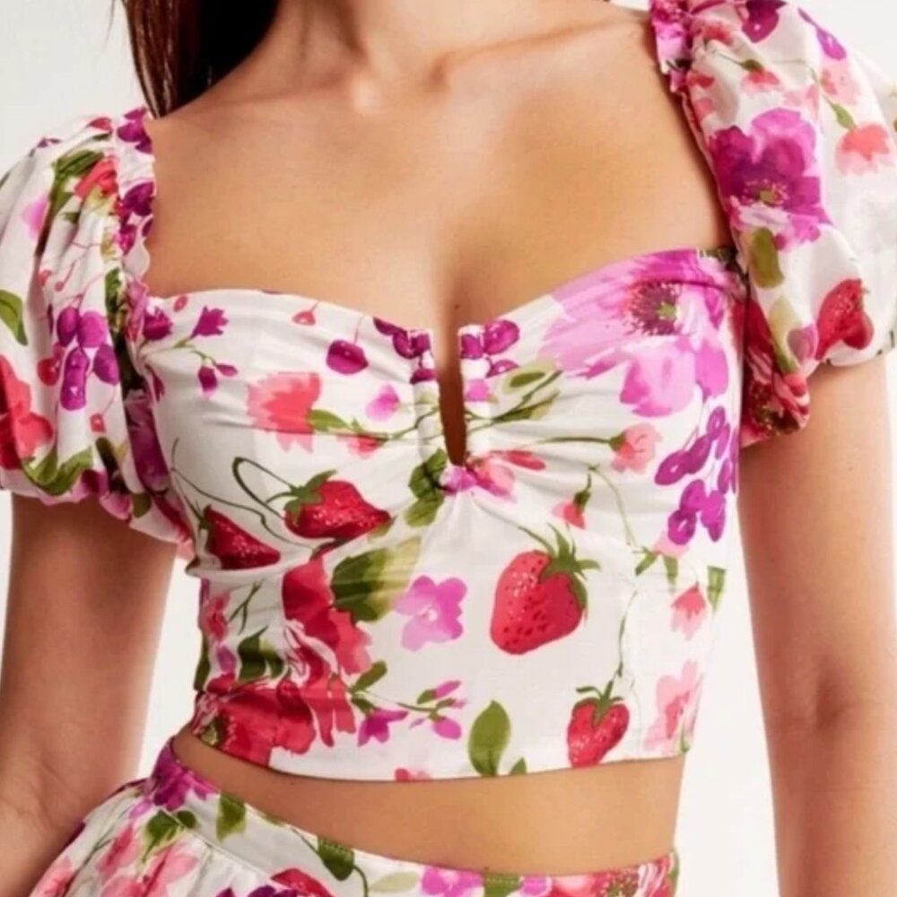 Abercrombie & Fitch Crop Top Puff Sleeves Small Floral Strawberries